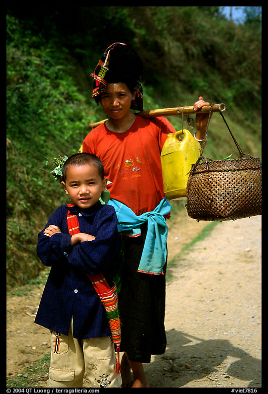 Ethnic minority woman and child, between Son La and Tuan Chau. Northwest Vietnam