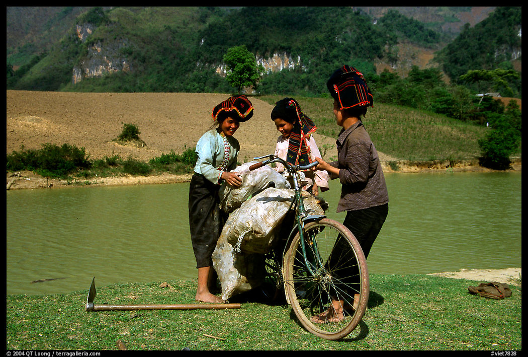 Thai women loading a bicycle, near Tuan Giao. Northwest Vietnam