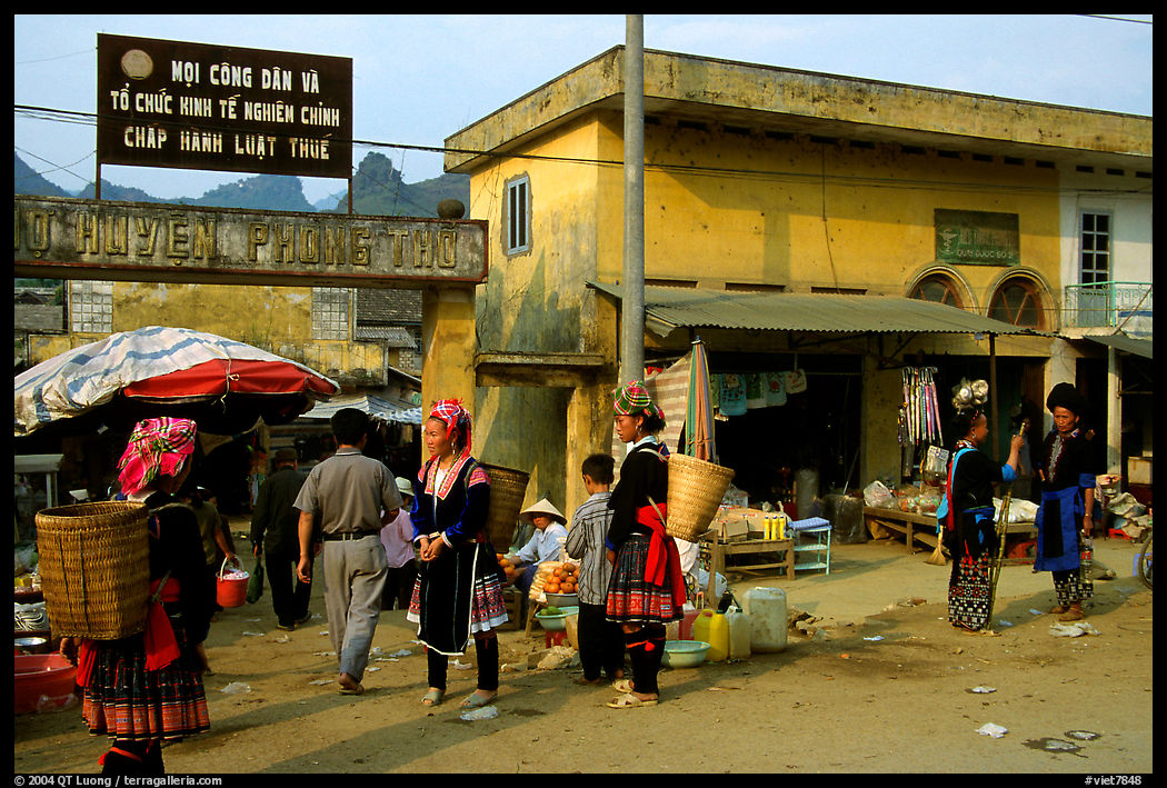Hmong women near the entrance of the market, Tam Duong. Northwest Vietnam