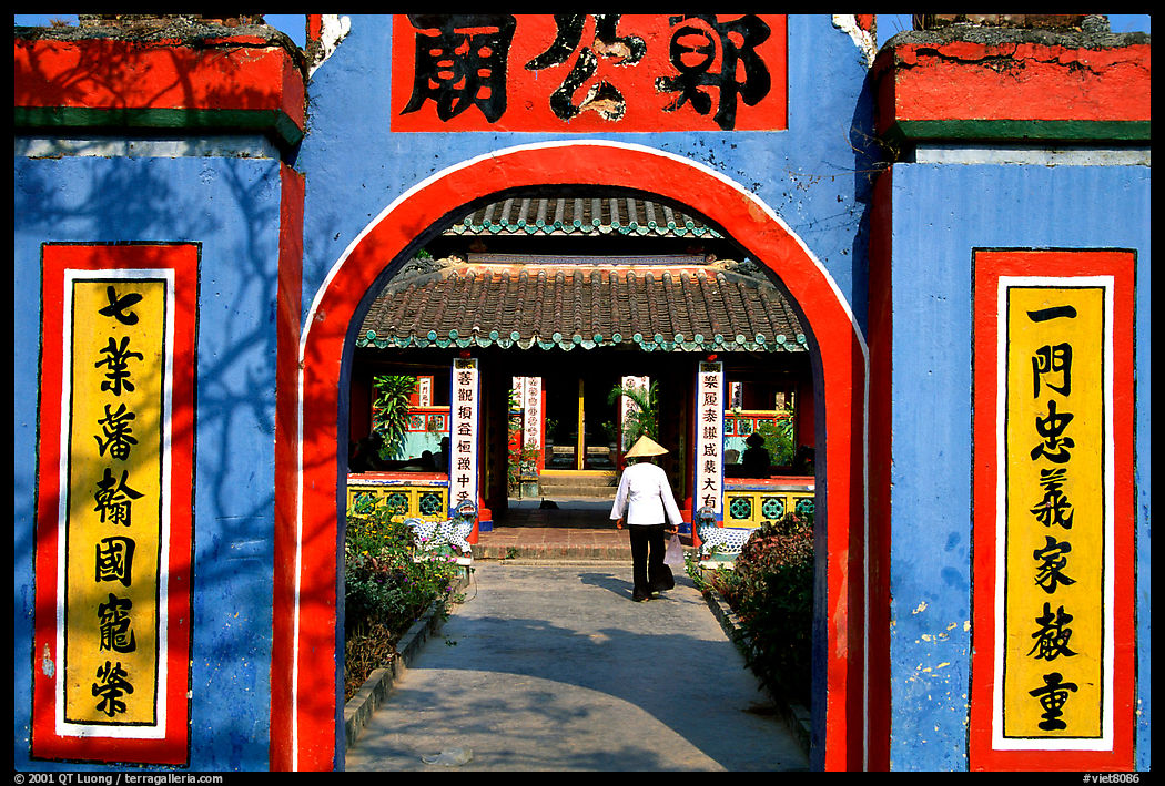 Even far in the south, cultural chinese influence is obvious in this temple. Ha Tien, Vietnam