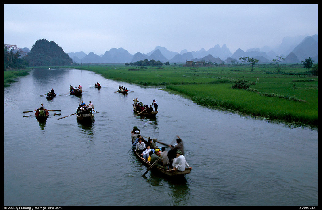 The return trip after the pilgrimnage. Perfume Pagoda near Hanoi, Vietnam