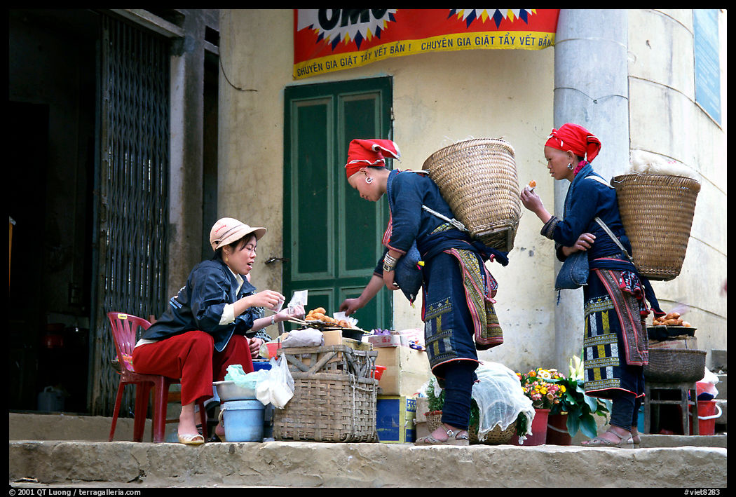 Dzao women shopping. Sapa, Vietnam