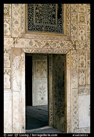 Gate in Diwan-i-Khas (Hall of private audiences), Red Fort. New Delhi, India (color)