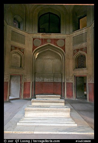 Tomb inside cenotaph, Humayun's tomb. New Delhi, India