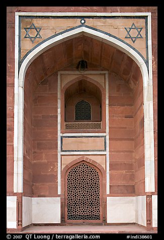 Side alcove, Humayun's tomb. New Delhi, India (color)