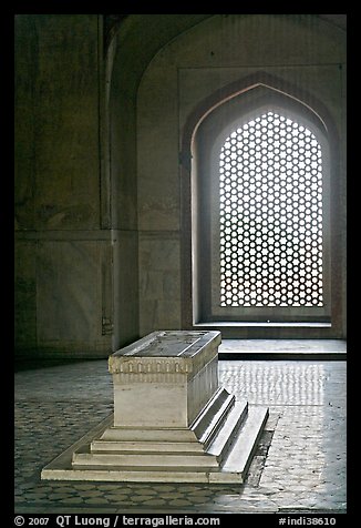 Emperor's tomb, and screened marble window, Humayun's tomb. New Delhi, India