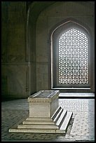 Emperor's tomb, and screened marble window, Humayun's tomb. New Delhi, India