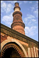 Alai Darweza gate and Qutb Minar tower. New Delhi, India