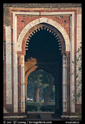 Alai Darweza gate. New Delhi, India (color)