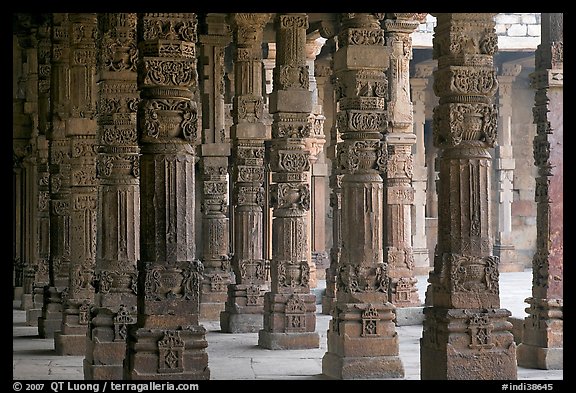 Colonade around  Quwwat-ul-Islam mosque, Qutb complex. New Delhi, India (color)