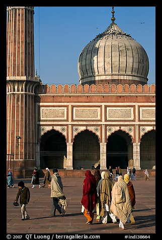 Group of people, courtyard, prayer hall, and dome, Jama Masjid. New Delhi, India (color)