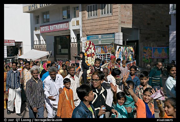 Muslim wedding procession. Jodhpur, Rajasthan, India (color)