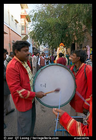 Musicians at wedding. Jodhpur, Rajasthan, India (color)