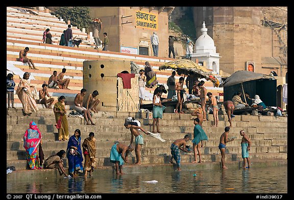 Hindu people on the steps of Sankatha Ghat. Varanasi, Uttar Pradesh, India (color)