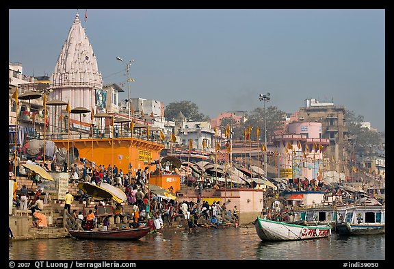 Crowds at Dasaswamedh Ghat. Varanasi, Uttar Pradesh, India (color)