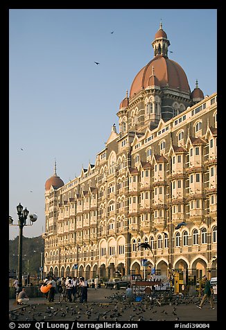 Taj Mahal Intercontinental Hotel and pigeons. Mumbai, Maharashtra, India (color)