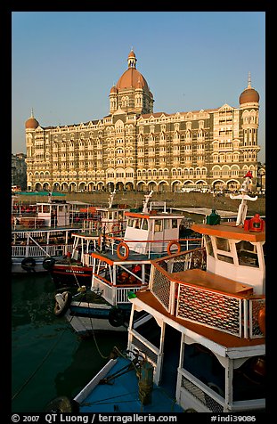 Tour boats in front of Taj Mahal Palace Hotel. Mumbai, Maharashtra, India