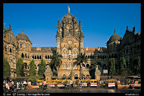 Victoria Terminus (Chhatrapati Shivaji Terminus), late afternoon. Mumbai, Maharashtra, India (color)