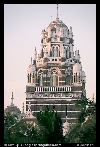 Colonia-area building next to Oval Maiden. Mumbai, Maharashtra, India (color)