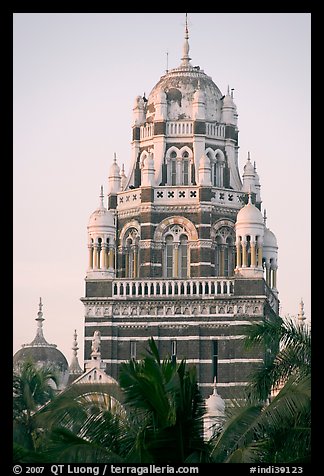 Colonia-area building next to Oval Maiden. Mumbai, Maharashtra, India