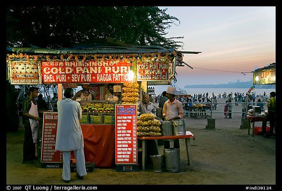 Food kiosks at sunset, Chowpatty Beach. Mumbai, Maharashtra, India (color)