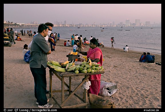 Food stall selling braised corn at twilight,  Chowpatty Beach. Mumbai, Maharashtra, India (color)