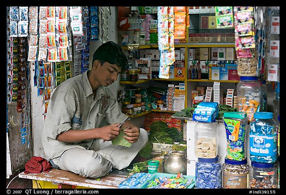 Street vendor. Mumbai, Maharashtra, India