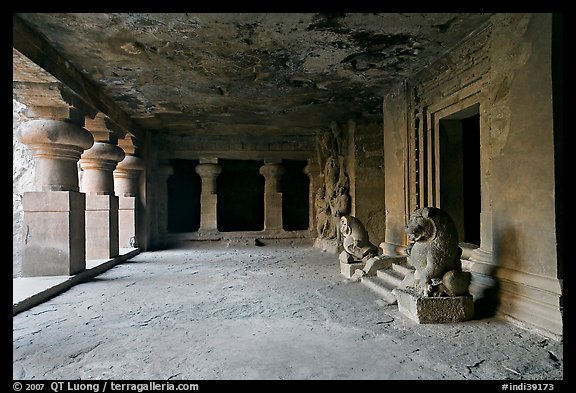Mandapae, Elephanta caves. Mumbai, Maharashtra, India (color)