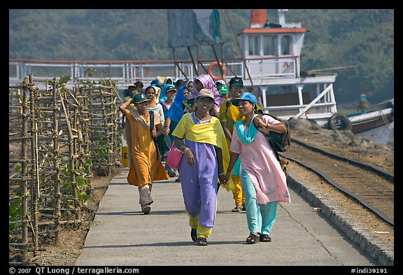 Women walking on  jetty, Elephanta Island. Mumbai, Maharashtra, India (color)