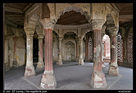 Pilars in octogonal plan inside Jehangiri Mahal, Agra Fort. Agra, Uttar Pradesh, India (color)