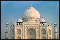 White domed marble mausoleum, Taj Mahal, early morning. Agra, Uttar Pradesh, India