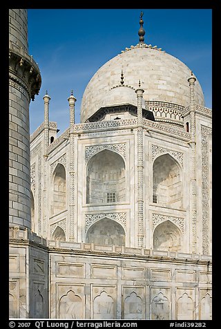 Base, dome, and minaret, Taj Mahal. Agra, Uttar Pradesh, India