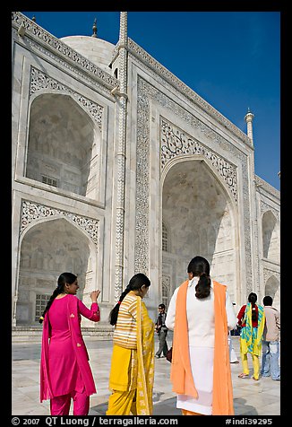 Women in colorful Shalwar suits, Taj Mahal. Agra, Uttar Pradesh, India (color)