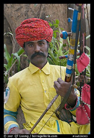 Musician with string instrument. Agra, Uttar Pradesh, India (color)