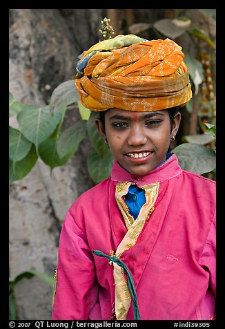 Boy with turban. Agra, Uttar Pradesh, India