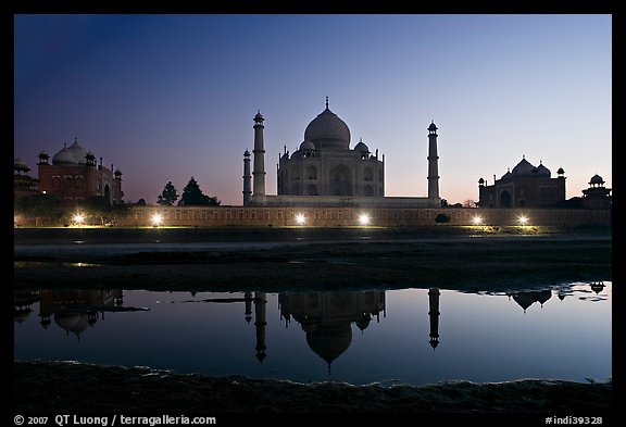 Jawab, Taj Mahal, and Taj Mahal mosque over Yamuna River at dusk. Agra, Uttar Pradesh, India