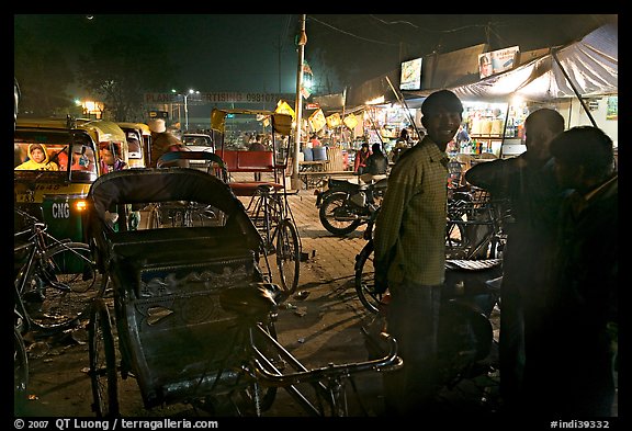 Cycle-rickshaws and vending booths at night, Agra cantonment. Agra, Uttar Pradesh, India (color)