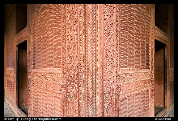 Rumi Sultana, entirely covered with carvings. Fatehpur Sikri, Uttar Pradesh, India (color)