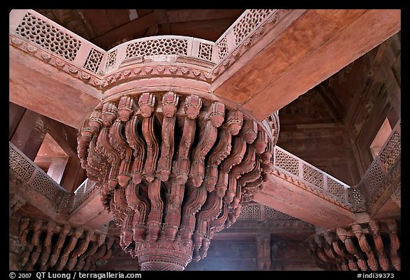 Plinth linked to corners of room by stone bridges, inside Diwan-i-Khas. Fatehpur Sikri, Uttar Pradesh, India