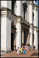 People at the entrance of Se Cathedral, Old Goa. Goa, India ( color)