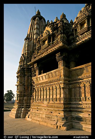 Mandapa side, Javari Temple, late afternoon, Eastern Group. Khajuraho, Madhya Pradesh, India (color)