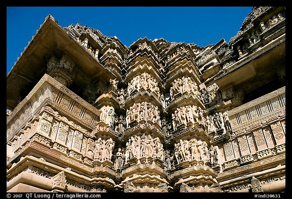 Decorated columns and halls, Kadariya-Mahadev. Khajuraho, Madhya Pradesh, India (color)