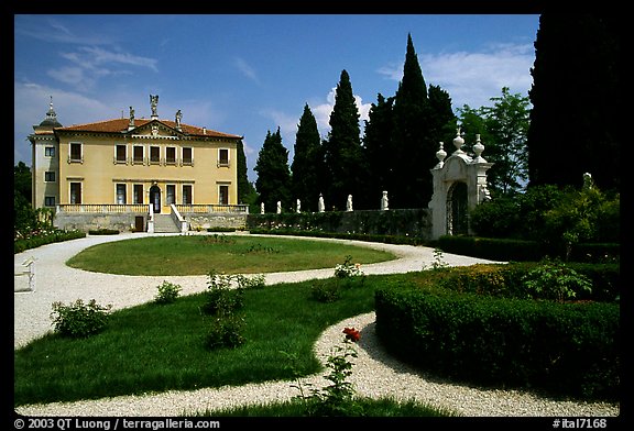 Gardnes and renaissance Villa Valmarana. Veneto, Italy