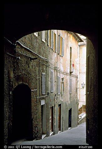Archway and narrow street. Siena, Tuscany, Italy (color)