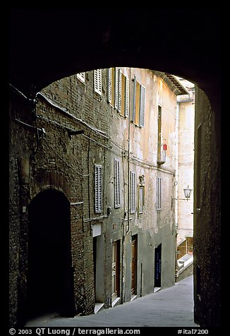 Archway and narrow street. Siena, Tuscany, Italy