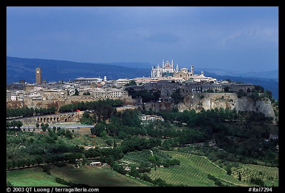 General view of town, perched on plateau. Orvieto, Umbria (color)