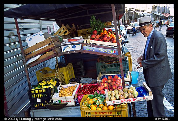 Street gruit vendor. Naples, Campania, Italy