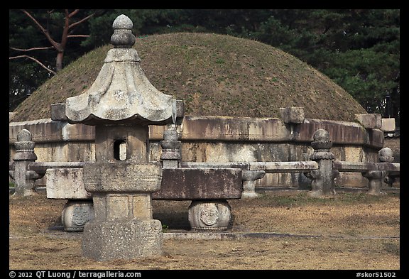 Bongbun and Honnyuseok, Seolleung, Samreung Gongwon. Seoul, South Korea (color)