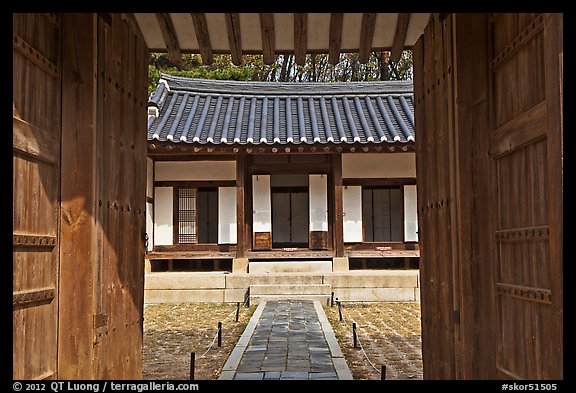 Jaesil, Jeongneung, Samreung Gongwon. Seoul, South Korea (color)