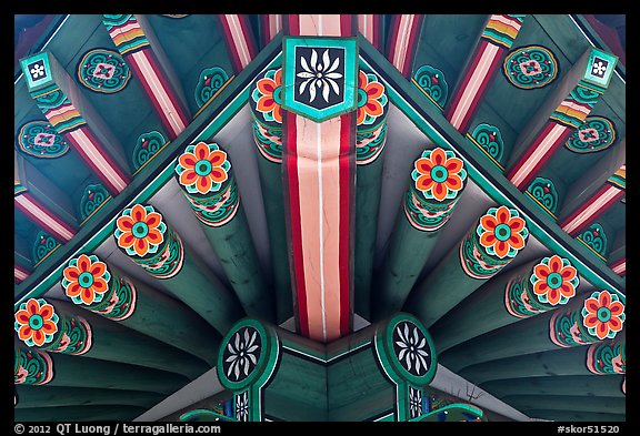 Painted beams, Changdeokgung Palace. Seoul, South Korea (color)